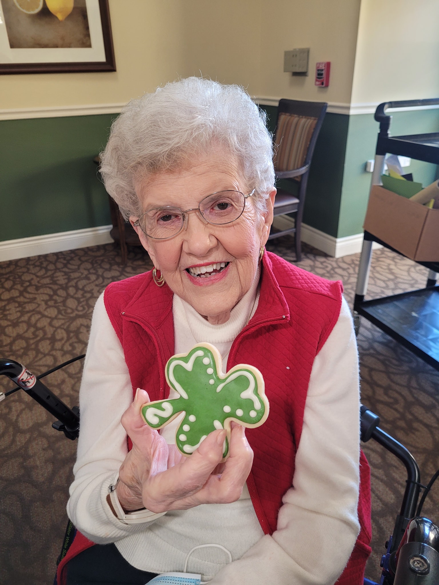 Resident at Pinnacle Groves Senior Living in Rogers, AR